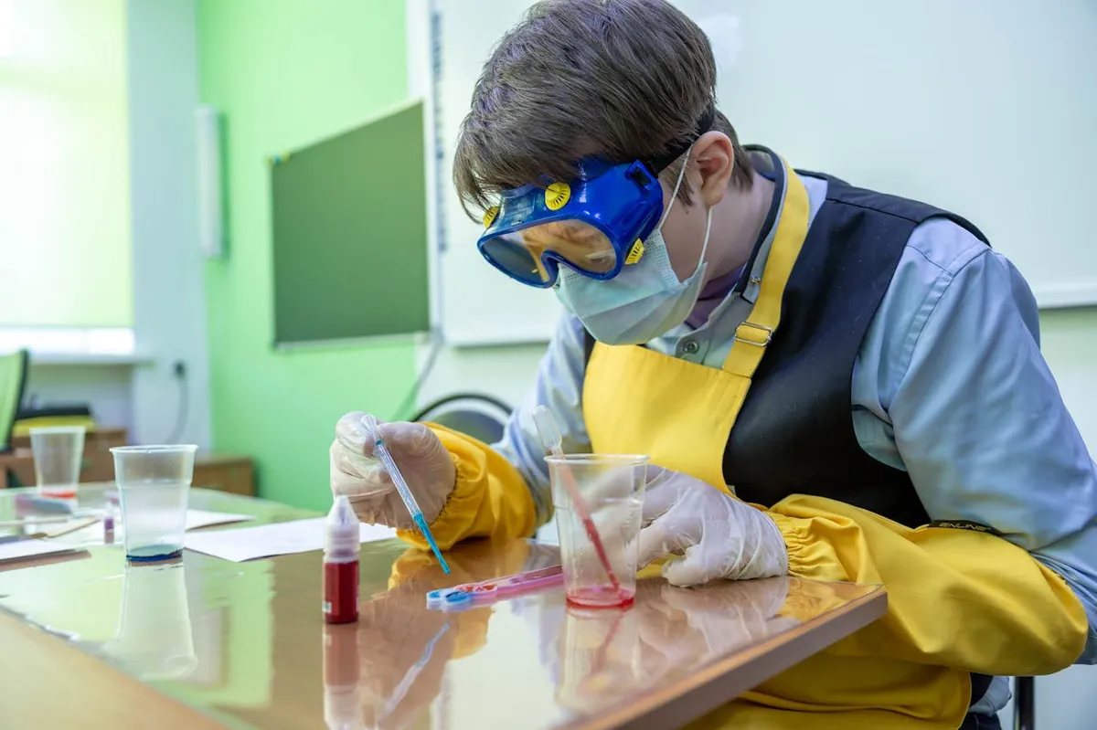 High School Chemistry in Quebec: Why It's Hard and How to Succeed